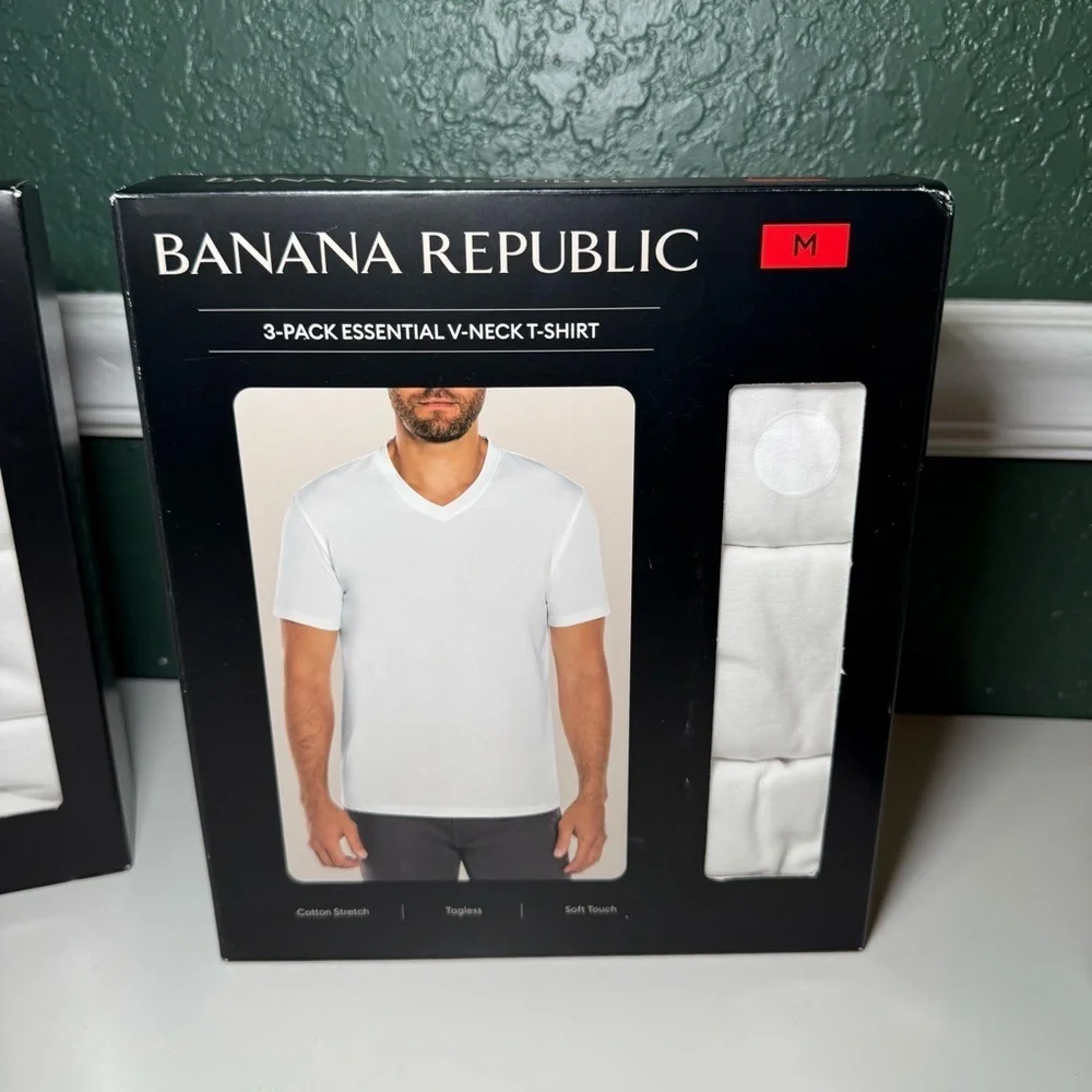 NEW! Banana Republic Men's 3 pack Essential White V-Neck T-shirt Soft Tee M/XL